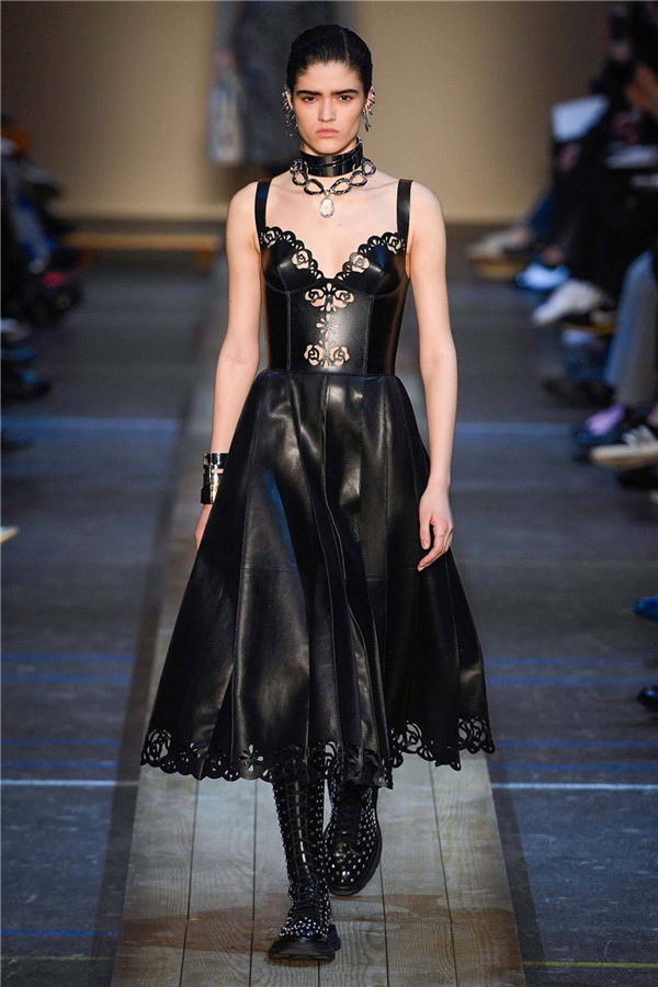 北英格蘭的女英雄，Alexander McQueen 2019秋冬巴黎大秀